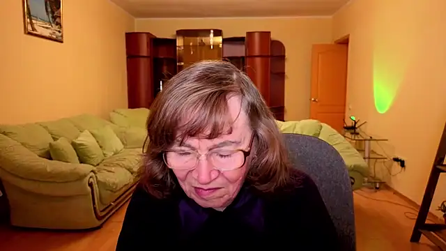 Snapshot of Betty_Bricks chatting on December 16, 2025, 1:38 pm Betty Bricks online show from December 16, 2025, 1:38 pm