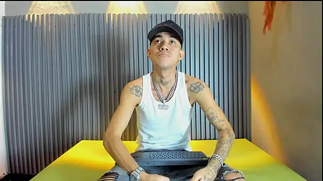 Snapshot of AYALA_TATTOO chatting on December 16, 2025, 7:41 pm AYALA TATTOO online show from December 16, 2025, 7:41 pm