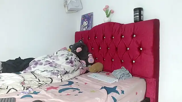 Snapshot of Cristal_Very_Dirty chatting on December 18, 2025, 5:13 am Cristal Very Dirty online show from December 18, 2025, 5:13 am