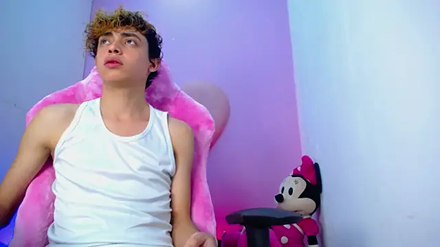 Snapshot of Franyerr_ chatting on December 15, 2025, 8:46 pm Franyerr online show from December 15, 2025, 8:46 pm