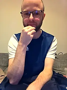 Snapshot of SoftishInflow chatting on December 15, 2025, 5:50 pm SoftishInflow online show from December 15, 2025, 5:50 pm