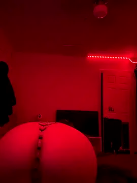 Snapshot of Paige-124 chatting on December 18, 2025, 5:02 am Paige-124 online show from December 18, 2025, 5:02 am