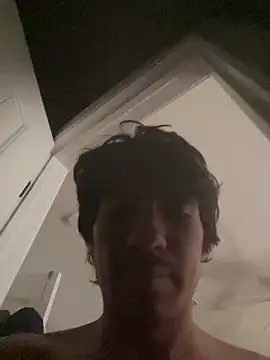 Snapshot of Kinggg_Angggel chatting on December 16, 2025, 6:35 pm Kinggg Angggel online show from December 16, 2025, 6:35 pm