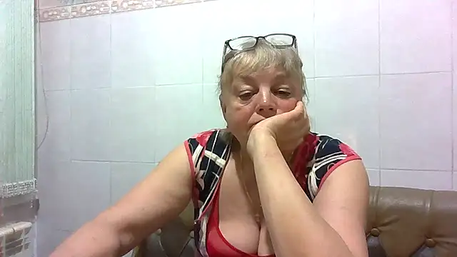 Snapshot of LinaLight88 chatting on April 16, 2026, 9:39 pm LinaLight88 online show from April 16, 2026, 9:39 pm