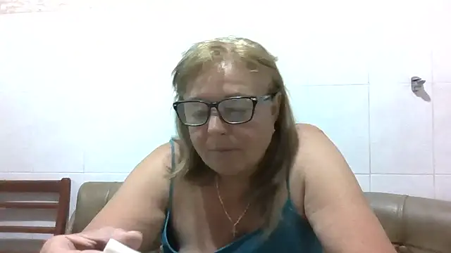 Snapshot of LinaLight88 chatting on June 25, 2026, 8:13 pm LinaLight88 online show from June 25, 2026, 8:13 pm