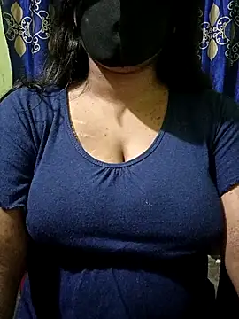 Queen-Tisha-Moni online show from December 15, 2025, 4:11 pm