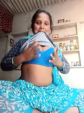 Snapshot of Shreya_pandit chatting on April 10, 2026, 10:20 am Shreya pandit online show from April 10, 2026, 10:20 am