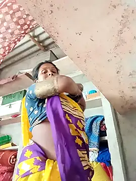 Snapshot of Shreya_pandit chatting on April 18, 2026, 6:17 am Shreya pandit online show from April 18, 2026, 6:17 am