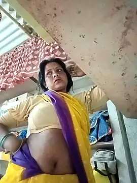 Snapshot of Shreya_pandit chatting on April 23, 2026, 12:45 am Shreya pandit online show from April 23, 2026, 12:45 am