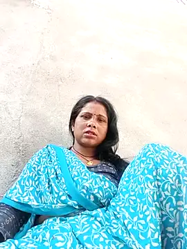 Snapshot of Shreya_pandit chatting on April 28, 2026, 2:27 am Shreya pandit online show from April 28, 2026, 2:27 am