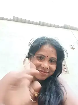 Snapshot of Shreya_pandit chatting on May 1, 2026, 12:43 pm Shreya pandit online show from May 1, 2026, 12:43 pm
