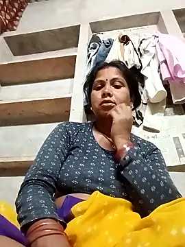 Snapshot of Shreya_pandit chatting on May 8, 2026, 11:32 pm Shreya pandit online show from May 8, 2026, 11:32 pm