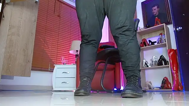 paola xm online show from March 11, 2026, 10:21 am