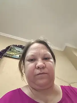 Snapshot of -Queen- chatting on February 11, 2026, 5:40 pm -Queen- online show from February 11, 2026, 5:40 pm