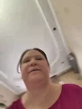 Snapshot of -Queen- chatting on March 2, 2026, 6:03 am -Queen- online show from March 2, 2026, 6:03 am