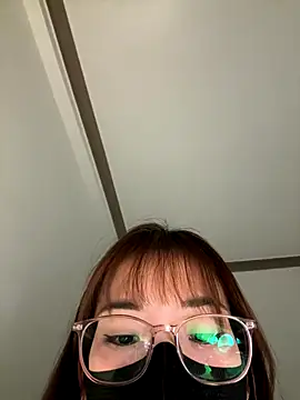 Snapshot of -Lena- chatting on December 16, 2025, 5:07 pm -Lena- online show from December 16, 2025, 5:07 pm