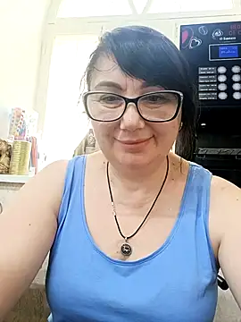 Snapshot of MariSwan222 chatting on July 17, 2026, 9:38 am MariSwan222 online show from July 17, 2026, 9:38 am