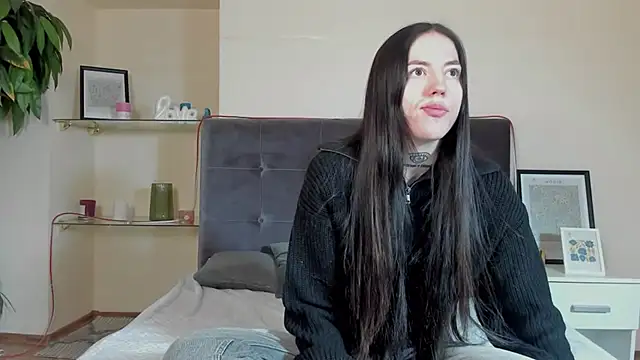 Snapshot of AdrianaCult chatting on February 17, 2026, 6:10 am AdrianaCult online show from February 17, 2026, 6:10 am