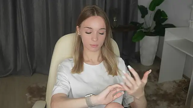 RobbiMeckler online show from December 17, 2025, 9:59 am