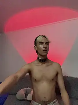 Snapshot of Dracco_Velour_ chatting on February 18, 2026, 5:03 am Dracco Velour online show from February 18, 2026, 5:03 am