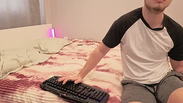 Pearl couple online show from February 8, 2026, 9:02 am