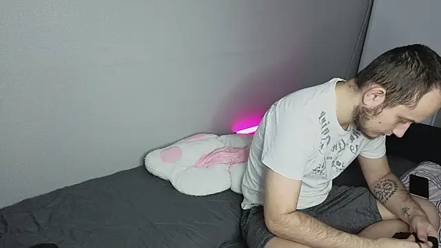 Pearl couple online show from February 24, 2026, 9:07 am