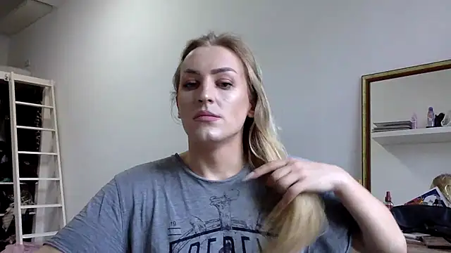 Snapshot of Mileriya chatting on December 15, 2025, 1:15 pm Mileriya online show from December 15, 2025, 1:15 pm