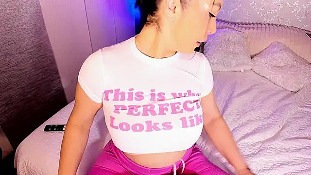 AntonellaFerrerr 1 online show from April 22, 2026, 4:48 am