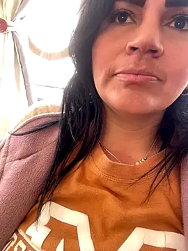 Snapshot of sophie-honey chatting on December 18, 2025, 2:12 pm sophie-honey online show from December 18, 2025, 2:12 pm