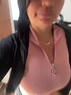 Snapshot of sophie-honey chatting on December 19, 2025, 2:57 pm sophie-honey online show from December 19, 2025, 2:57 pm