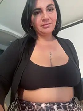 Snapshot of sophie-honey chatting on February 9, 2026, 3:38 pm sophie-honey online show from February 9, 2026, 3:38 pm