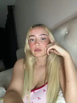 TashaXnaughty online show from December 18, 2025, 9:43 pm