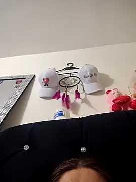 tani20 online show from December 16, 2025, 2:16 am