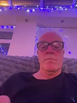 Snapshot of madgaz chatting on December 15, 2025, 9:08 pm madgaz online show from December 15, 2025, 9:08 pm