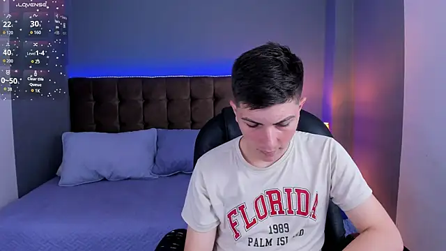 Snapshot of Teddy_18 chatting on December 16, 2025, 3:22 am Teddy 18 online show from December 16, 2025, 3:22 am