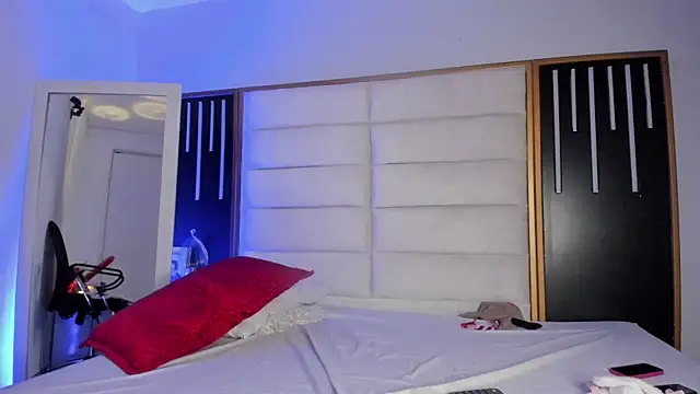 JuliMonroe19 online show from February 24, 2026, 12:58 pm