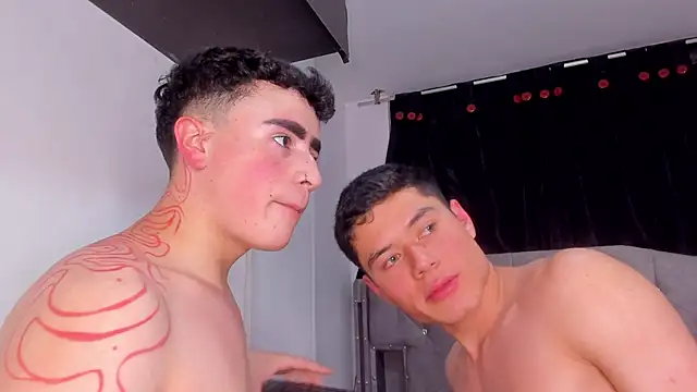 Snapshot of naughtysalomon__ chatting on December 17, 2025, 11:44 pm naughtysalomon online show from December 17, 2025, 11:44 pm