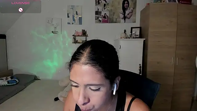 Snapshot of VEROSlen- chatting on May 17, 2026, 3:48 am VEROSlen- online show from May 17, 2026, 3:48 am