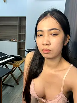 Snapshot of LINAA-KUTE chatting on December 17, 2025, 6:03 pm LINAA-KUTE online show from December 17, 2025, 6:03 pm