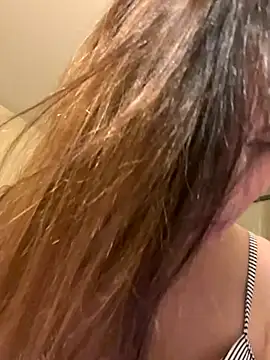 Snapshot of BellaBunny25 chatting on December 16, 2025, 6:40 am BellaBunny25 online show from December 16, 2025, 6:40 am