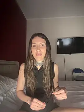 saphirafox online show from March 18, 2026, 1:47 pm