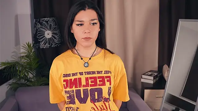 GenaSeidner online show from December 17, 2025, 10:32 am