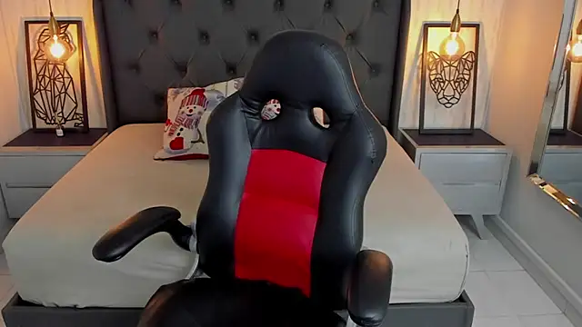 Snapshot of angelinemore chatting on December 17, 2025, 8:04 pm angelinemore online show from December 17, 2025, 8:04 pm