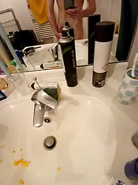 Snapshot of Oposum4 chatting on December 16, 2025, 3:50 pm Oposum4 online show from December 16, 2025, 3:50 pm