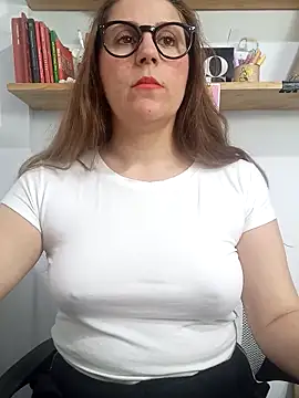 SofiEsteves online show from April 9, 2026, 12:32 pm