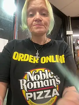 lindzybella online show from June 28, 2026, 2:06 am