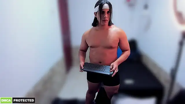 Snapshot of latinboyfit chatting on February 15, 2026, 3:14 am latinboyfit online show from February 15, 2026, 3:14 am