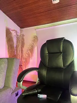 Amelie Wine online show from April 14, 2026, 4:13 pm