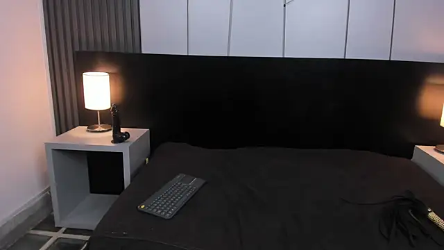 PamelaRed  online show from December 17, 2025, 7:53 pm