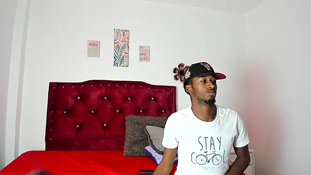 AllieyYZacks online show from December 19, 2025, 1:29 pm